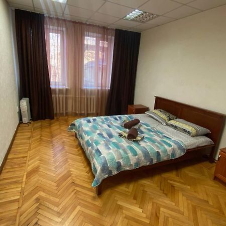 Apartments On Moskovskaja Dnjepropetovsk Buitenkant foto